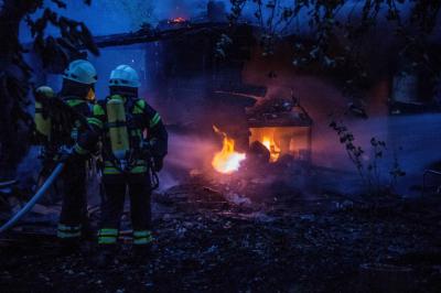 Weinstadt-Beutelsbach: Gartenhuette in Vollbrand 